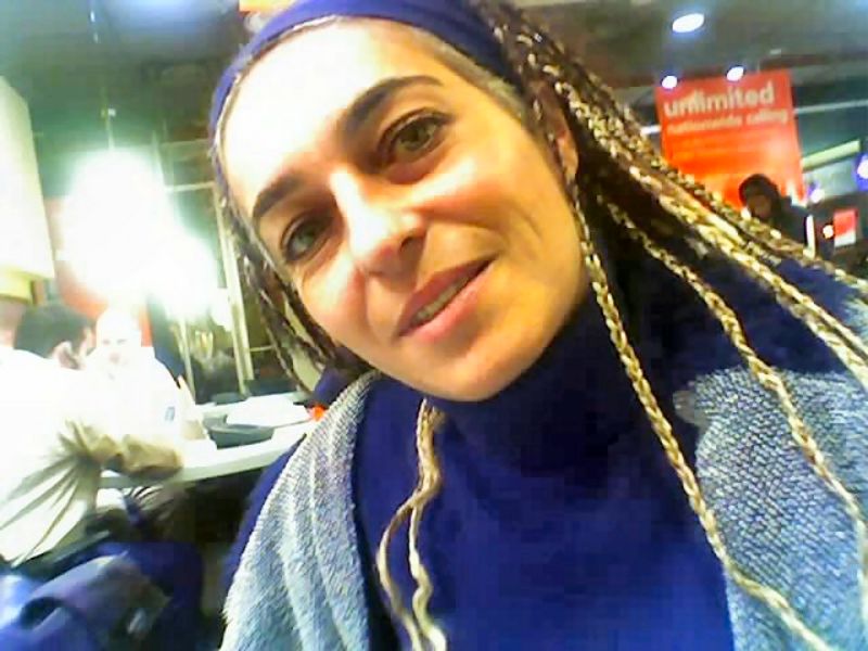 Chef Vanda getting her new phone