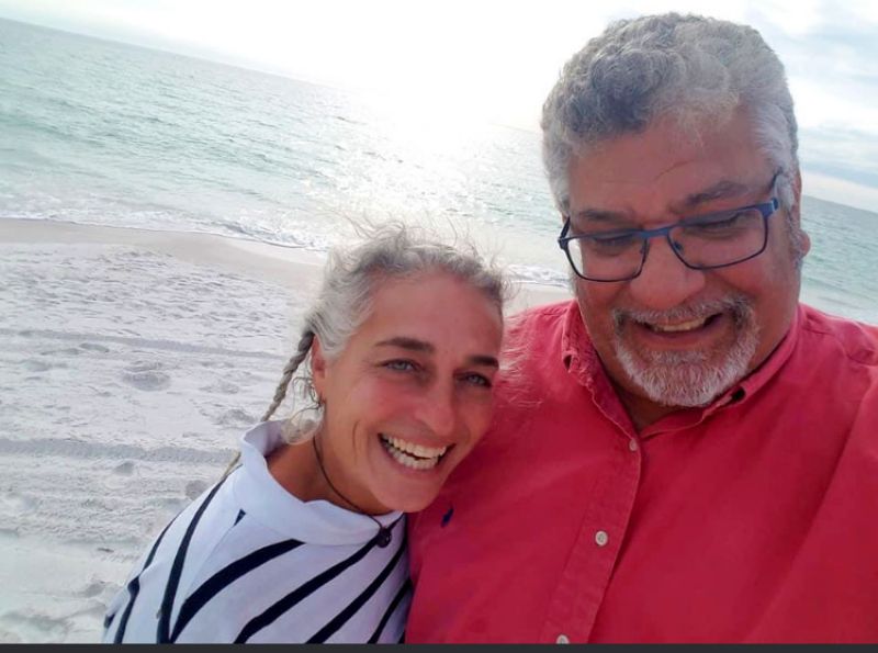 Vanda and Louie by the beach